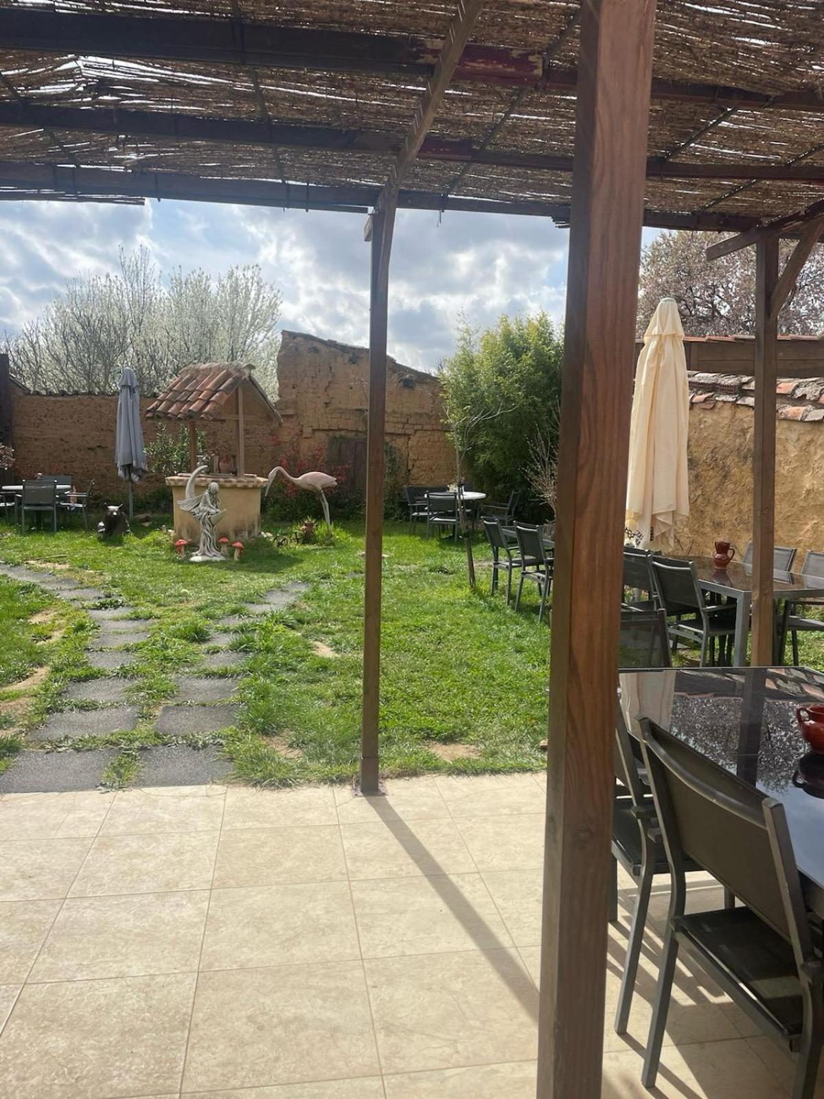 Las Hadas Albergue -Solo Para Peregrinos - Vegano -Bar Reliegos Buitenkant foto