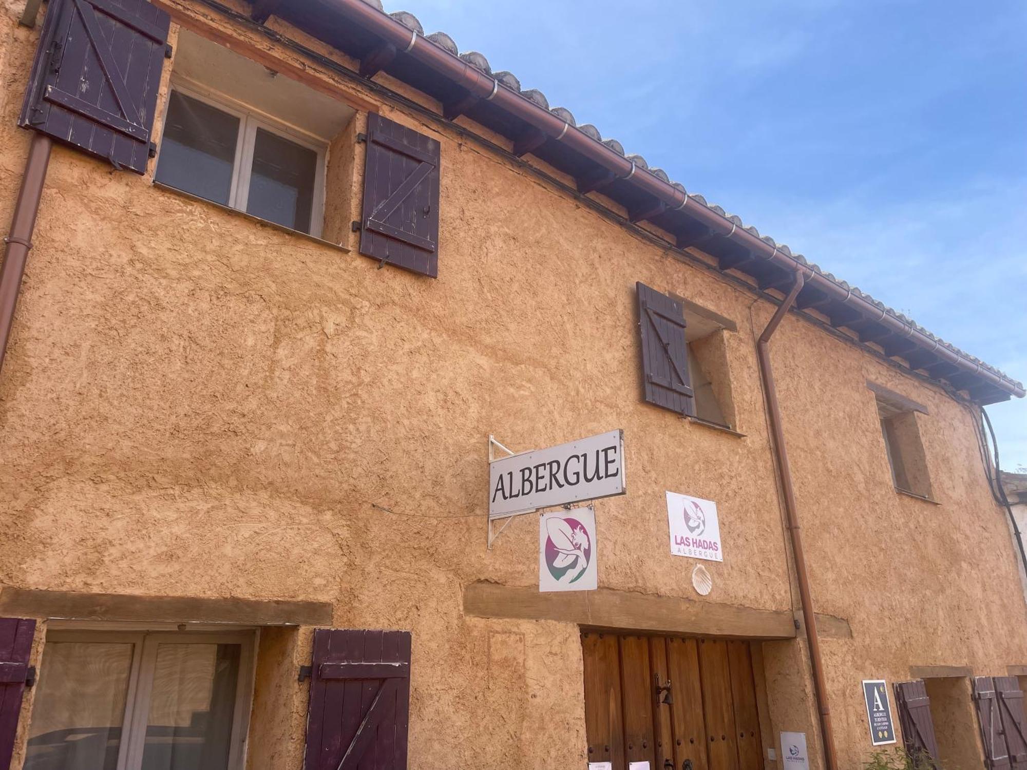 Las Hadas Albergue -Solo Para Peregrinos - Vegano -Bar Reliegos Buitenkant foto